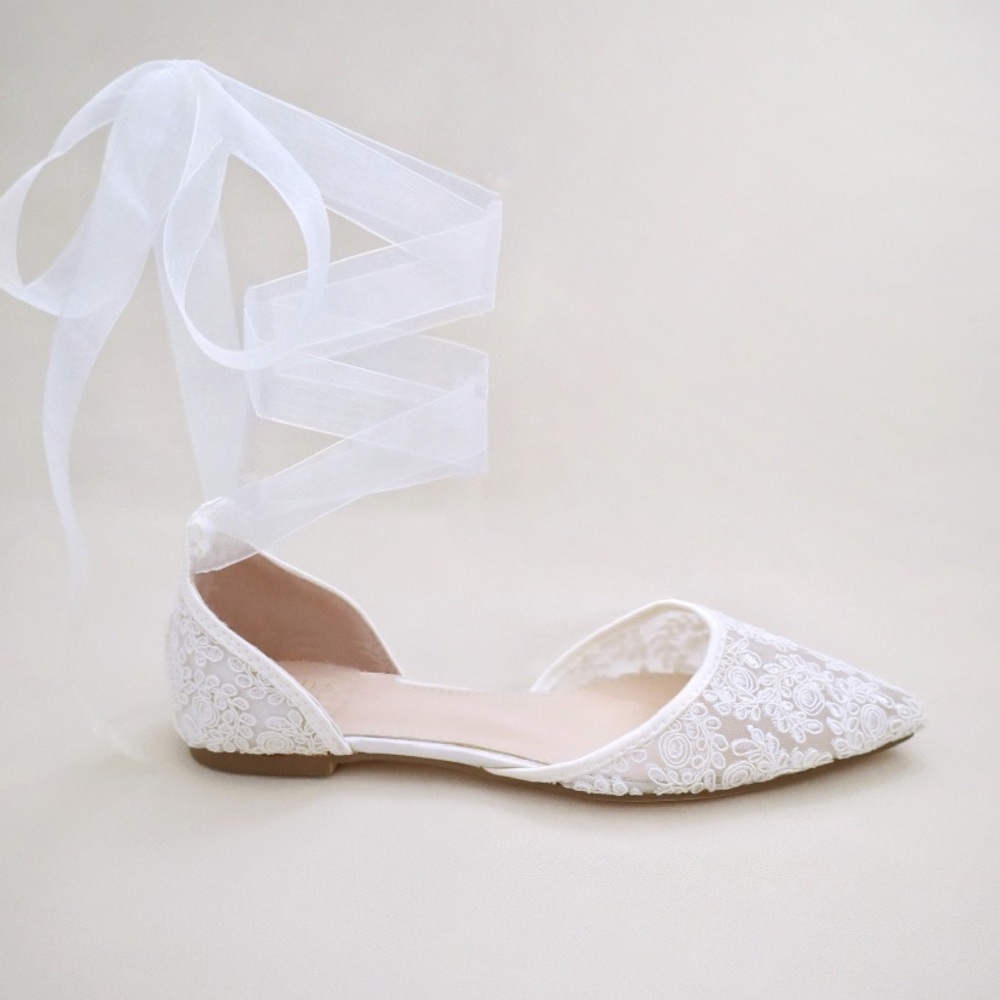 Cream lace pointy toe flats